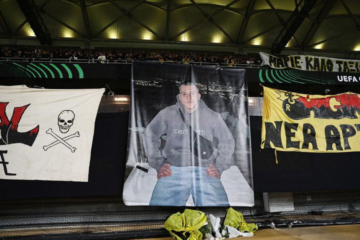 Τελέστηκε η κηδεία του 20χρονου στη Χαλκίδα – Το στεφάνι και το μήνυμα της ΠΑΕ ΑΕΚ