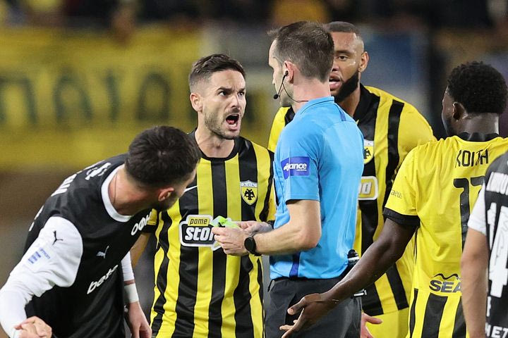 ΑΕΚ στο Match report: “Ο διαιτητής Τσακαλίδης και ο VAR Τζήλος δεν μέτρησαν δύο κανονικά γκολ από τους Ζοάο Μάριο και Γιόβιτς”