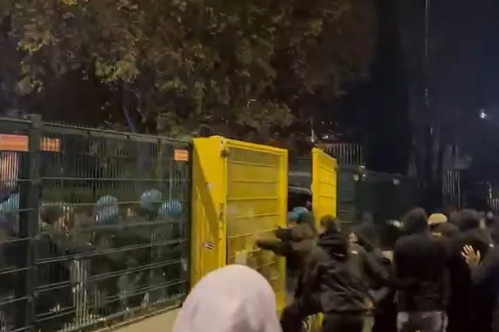 ΑΕΚ: Ένταση μεταξύ οπαδών της Ένωσης και της αστυνομίας