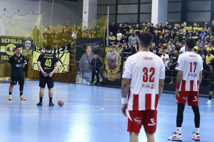 Η σιγή ενός λεπτού στο ΑΕΚ – Ολυμπιακός για τον 20χρονο φίλο της Ένωσης που έχασε τη ζωή του στα επεισόδια της Εύβοιας