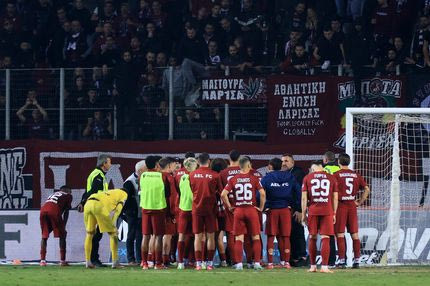 Αποδοκιμασίες από τους φίλους της ΑΕΛ Novibet μετά το ματς με τον Λεβαδειακό, το μήνυμα των οπαδών προς τους παίκτες