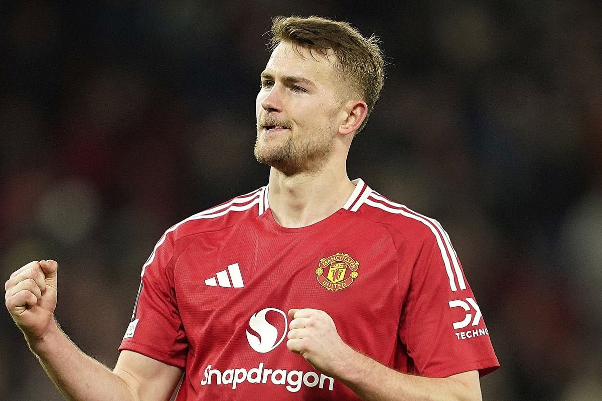 Ο Ντε Λιχτ στο 95′ χάρισε τον δραματικό βαθμό στη Γιουνάιτεντ κόντρα στην Τότεναμ