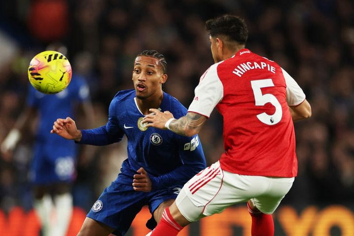 Τσέλσι – Άρσεναλ 1-1: Σπουδαία ισοπαλία για τους μπλε των 10 παικτών στο λονδρέζικο ντέρμπι, στο +5 η ομάδα του Αρτέτα στην κορυφή της Premier League