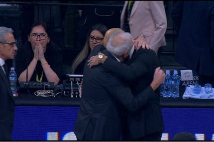 H αγκαλιά συμφιλίωσης των Σπανούλη - Ομπράντοβιτς μετά από 15 χρόνια