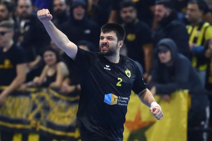 Η ΑΕΚ πήρε το ντέρμπι με τον Ολυμπιακό και απολαμβάνει τη μοναξιά της κορυφής