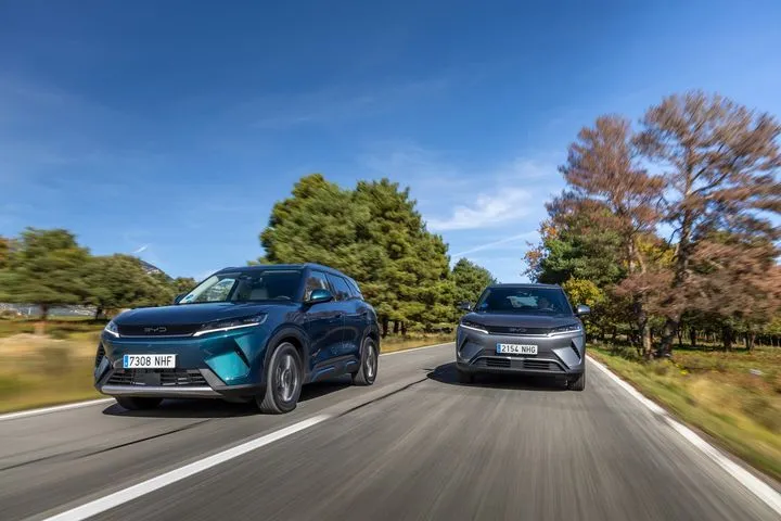 H BYD βάζει κινητήρα στο Atto 2 και προσφέρει ένα ακόμα ιδιαίτερα ικανό υβριδικό SUV στην αγορά