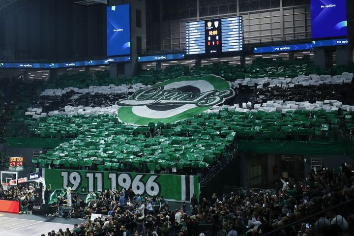 Παναθηναϊκός AKTOR – Dubai BC: Το εντυπωσιακό κορεό των πρασίνων πριν το τζάμπολ της αναμέτρησης