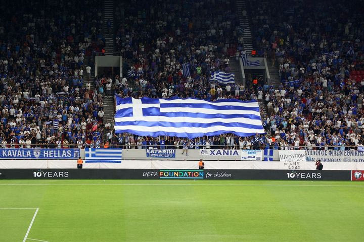 Ελλάδα – Σκωτία: Το γαλανόλευκο κοινό αγκαλιάζει την ομάδα του Ιβάν Γιοβάνοβιτς, πόσοι φίλαθλοι αναμένονται στο “Γ. Καραϊσκάκης”
