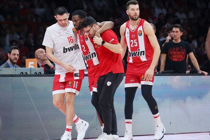 Πάγωσε το ΣΕΦ: Ο Έβανς τραυματίστηκε και έφυγε από το παρκέ λέγοντας “nο way”