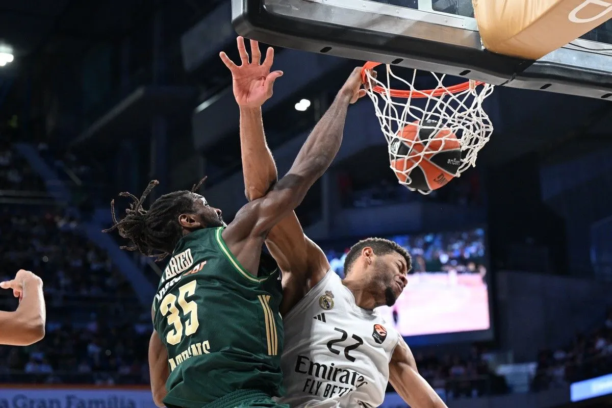 Το poster κάρφωμα του Φαρίντ στον Ταβάρες μετά από ασίστ του Σλούκα στην κορυφή του Top-10 της EuroLeague για την 11η αγωνιστική