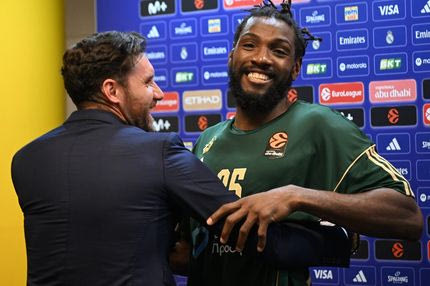 Φοβερή στιγμή on air: Ο Ρούντι Φερνάντεθ αγκάλιασε θερμά τον Φαρίντ