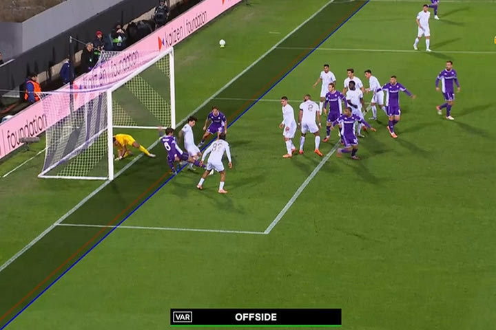 Ο Γκούντμουντσον σκόραρε μετά από μεγάλη επέμβαση του Στρακόσα, όμως το γκολ ακυρώθηκε για οφσάιντ