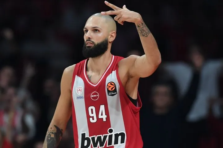 Ολυμπιακός – Παρί 98-86: Άντεξε στην παράνοια με ξέσπασμα Φουρνιέ