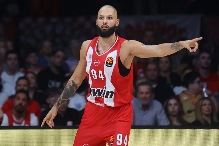 Ξέσπασε ο Φουρνιέ με 18 πόντους κόντρα στην Παρί