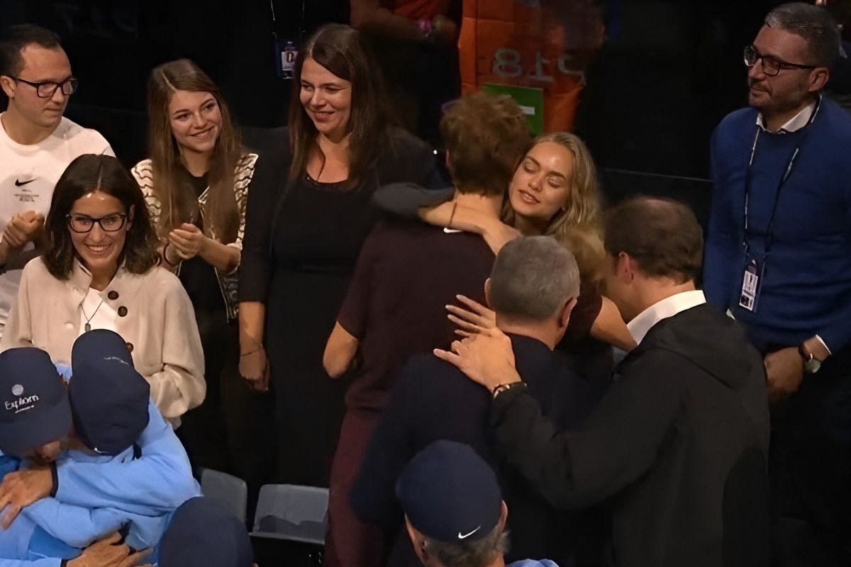 Γιανίκ Σίνερ: Η πρώτη αγκαλιά μετά τον θρίαμβο των ATP Finals ήταν για τη Λάιλα Χασάνοβιτς