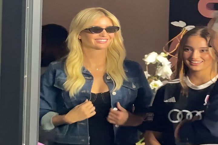 Η Ιβάνκα Τραμπ “υποκλίνεται” στον Μέσι – Στο γήπεδο με τα παιδιά της για να τον απολαύσουν από κοντά