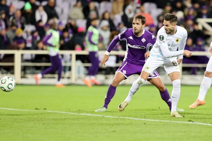 Ο Γκατσίνοβιτς έβαλε “φωτιά” στη Φλωρεντία για το 1-0 της ΑΕΚ μετά από ασίστ του Πήλιου