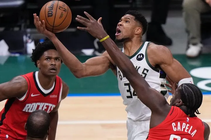 Clutch ο Σενγκούν, νίκη των Ρόκετς στο Μιλγουόκι με μοιραίο στο φινάλε τον Αντετοκούνμπο