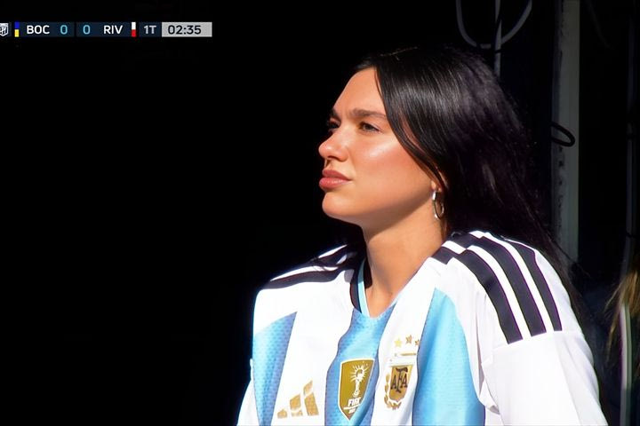 Μπόκα Τζούνιορς – Ρίβερ Πλέιτ: Η εμφάνιση έκπληξη της Ντούα Λίπα στο La Bombonera