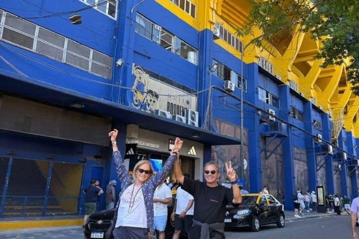 Ο Γιώργος Νταλάρας βρέθηκε στο θρυλικό “Μπομπονέρα” και η επισκεψη του αποδείχθηκε γούρικη