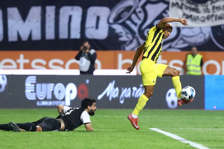 ΑΕΚ: “Ο διαιτητής ακυρώνει το γκολ του Ζοάο Μάριο για επιθετικό φάουλ παρότι στο ριπλέι δεν φαίνεται να υπάρχει τίποτα αντικανονικό”