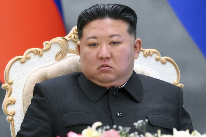 Premier League: Ο Κιμ Γιονγκ Ουν επέτρεψε τη μετάδοση αγώνων υπό πέντε αυστηρούς όρους