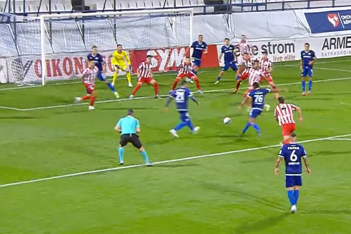 Ο Λαρουσί πήρε το ριμπάουντ μετά την απόκρουση του Τιναλίνι και με δυνατό σουτ έκανε το 1-0 για την Κηφισιά