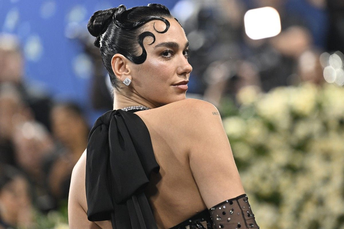 Φλουμινένσε: Η Ντούα Λίπα επισκέφθηκε το Μαρακανά φορώντας τη φανέλα της Βραζιλίας