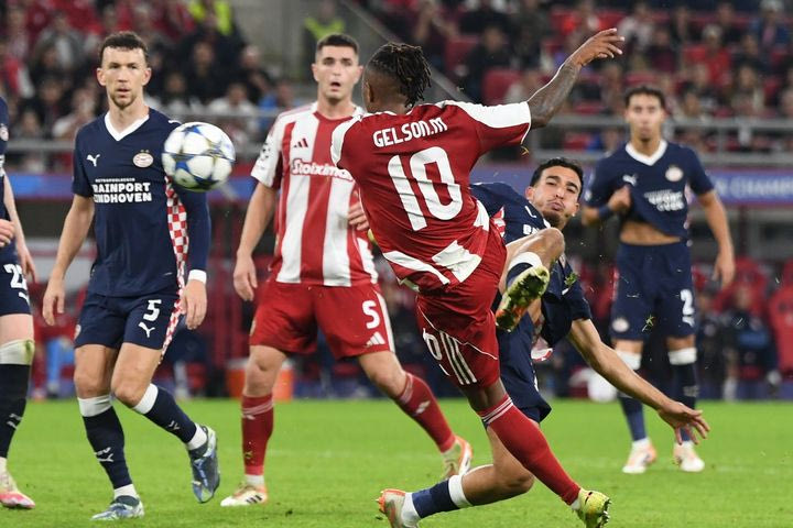 Άγγιξε το 2-0 ο Ολυμπιακός με το δοκάρι του Μαρτίνς στο 61′