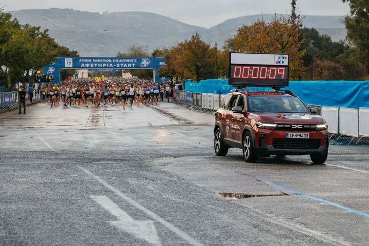 Δυναμική παρουσία της Dacia στον 42ο Μαραθώνιο Αθήνας, τον αυθεντικό