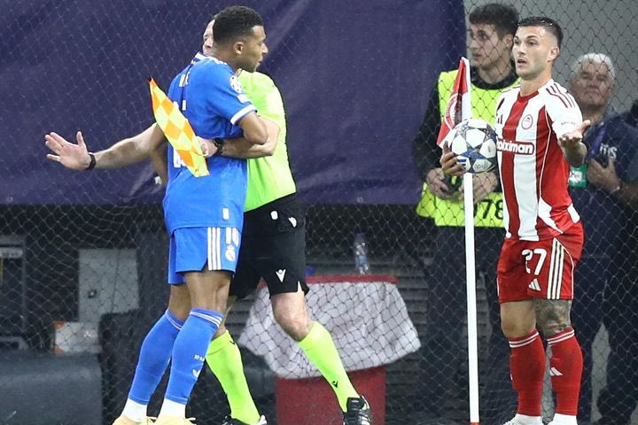 Ισπανικά ΜΜΕ: “Η Ρεάλ υπέφερε από τον Ολυμπιακό, παρά τα 4 γκολ του Εμπαπέ και την εμφάνιση διεκδικητή της Χρυσής Μπάλας του Βινίσιους”