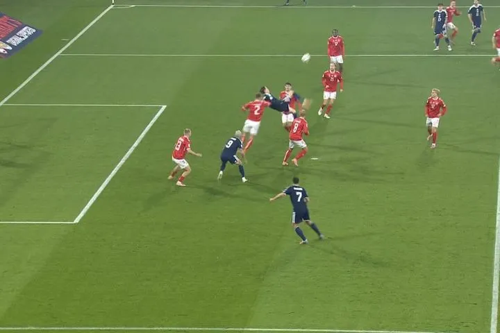 Σκωτία – Δανία: Ο ΜακΤόμινεϊ άνοιξε το σκορ για τους Σκοτσέζους με απίθανο ψαλιδάκι