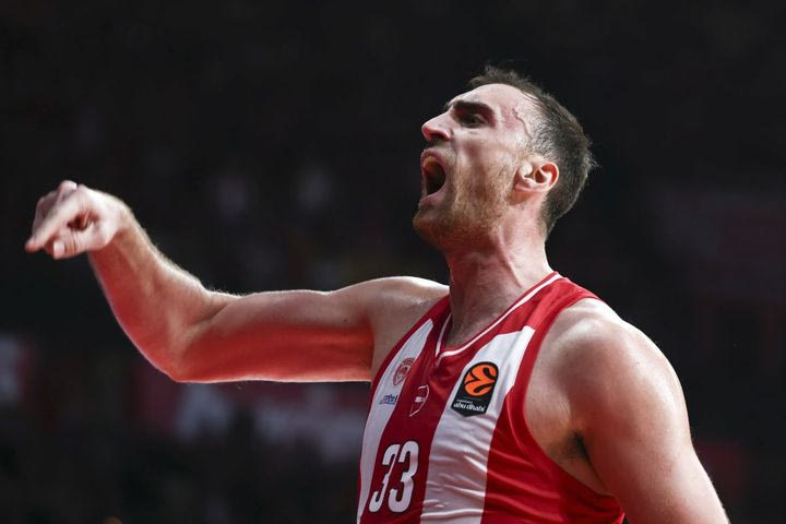 Ολυμπιακός – Παρί: Ο κορυφαίος Μιλουτίνοβ, η παριζιάνικη τρέλα και η επιστροφή στις νίκες