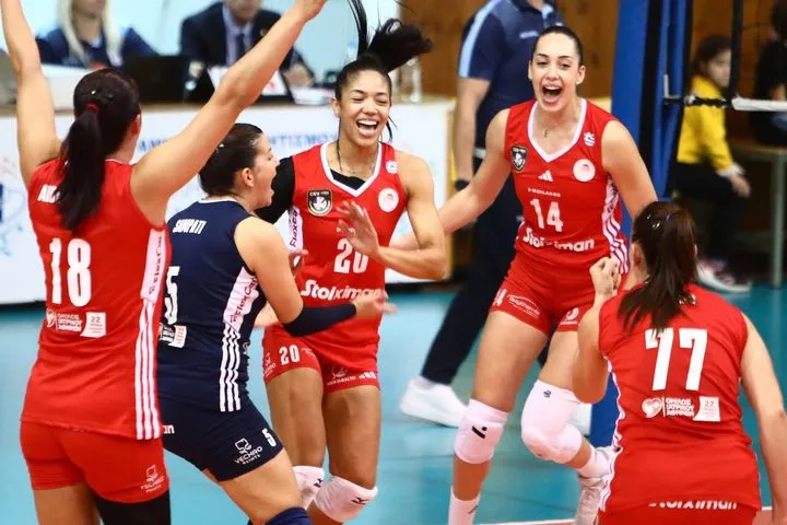 Με κεκτημένη ταχύτητα και κορυφαία την Κούμπουρα, ο Ολυμπιακός πέρασε άνετα από την έδρα του Άρη