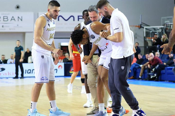 Σοκ στην Καρδίτσα με Οκόρο, ρήξη χιαστού ο Αμερικανός