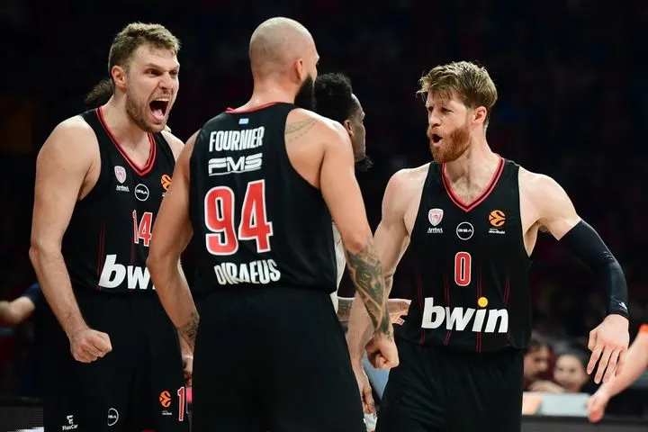 Ολυμπιακός – Χάποελ: H αντίδραση του Μίτσιτς στο κρίσιμο επιθετικό φάουλ και ο έξαλλος πανηγυρισμός του Γουόκαπ