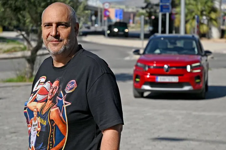 Ο Καβαλιεράτος στο τιμόνι: “Το νέο Citroen C3 παίζει άμυνα στην κατανάλωση και επίθεση στο στιλ”