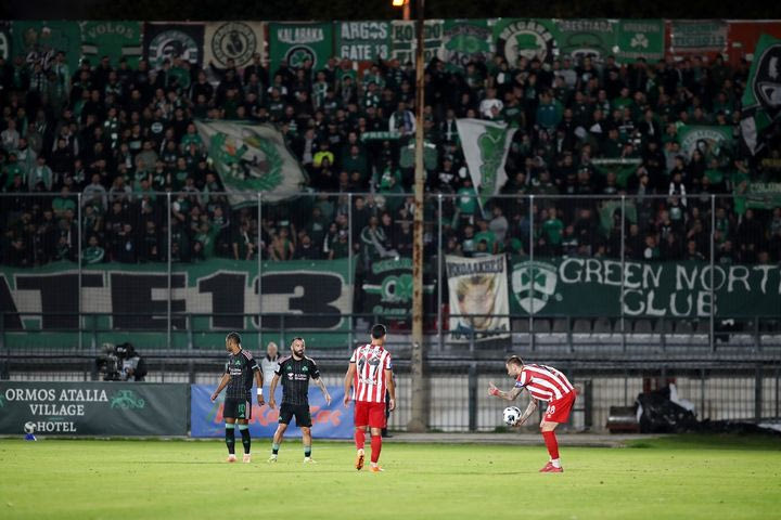 Παναθηναϊκός: Η πράσινη εξέδρα με τρεις χιλιάδες φιλάθλους στο γήπεδο των Σερρών