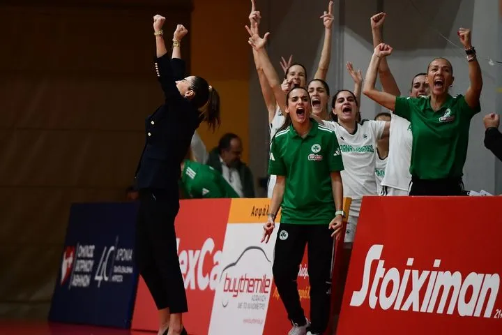 Οι έξαλλοι πανηγυρισμοί των παικτριών του Παναθηναϊκού για τη νίκη στο ντέρμπι