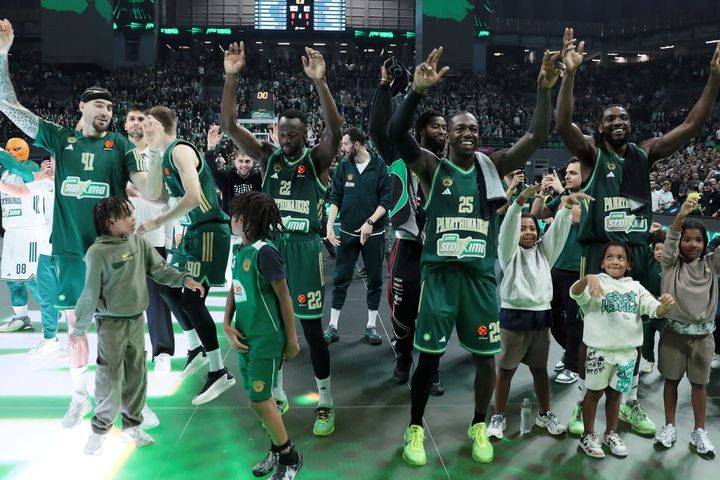 Πράσινο πάρτι μετά την επιβλητική νίκη του Παναθηναϊκού: Το χάρηκαν με την ψυχή τους Σλούκας, Φαρίντ, Λεσόρ και Ναν