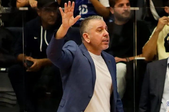 Ξέσπασμα Παπαθεοδώρου: “Είναι ένα κουκλοθέατρο, είμαστε μέρος μιας θεατρικής παράστασης και ακολουθούμε σαν μαριονέτες”