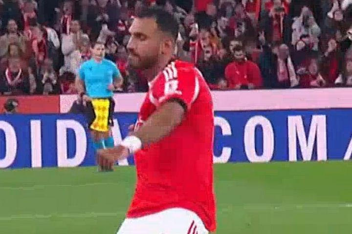 Μπενφίκα – Κάζα Πία 2-2: Το γκολ – πέναλτι και η ασίστ “μαγεία” του Παυλίδη δεν ήταν αρκετά για το τρίποντο