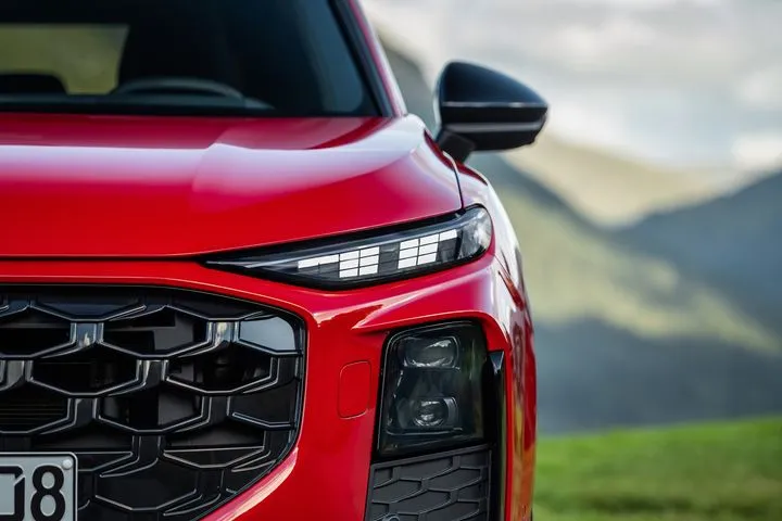 Η τεχνολογία ψηφιακού φωτισμού της Audi, ανοίγει νέο κεφάλαιο στην οδική ασφάλεια- Πρεμιέρα στο νέο SUV της μάρκας