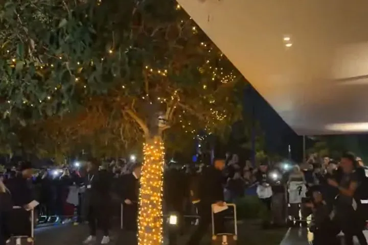 Ολυμπιακός – Ρεάλ: Εικόνες και VIDEO του SPORT24 από την άφιξη των Μαδριλένων στο ξενοδοχείο