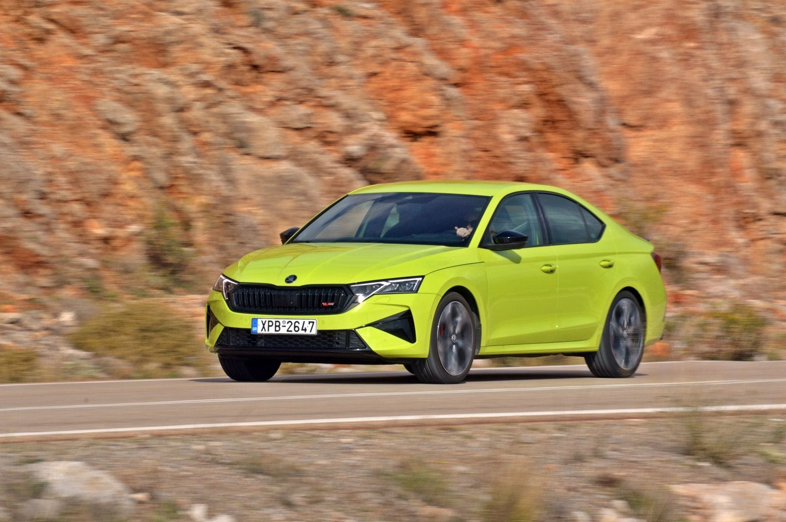 Δοκιμάζουμε το Skoda Octavia RS, στο οποίο βρίσκουμε “πολύ από” Golf GTI σε προφανώς πιο “ευρύχωρο” σύνολο