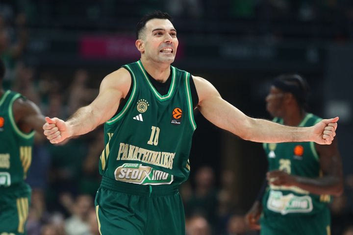 Αποθέωση για τον Σλούκα: Όλο το ΟΑΚΑ στο πόδι για τον αρχηγό των πράσινων