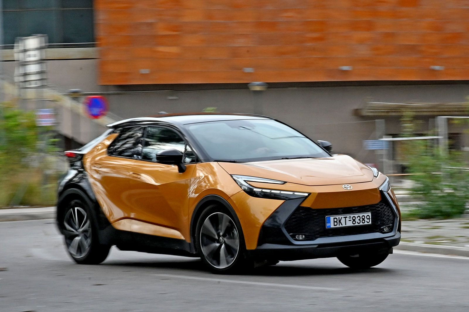 Δοκιμάζουμε το Plug-in υβριδικό C-HR, τη “σπορ ψυχή” των SUV της Toyota