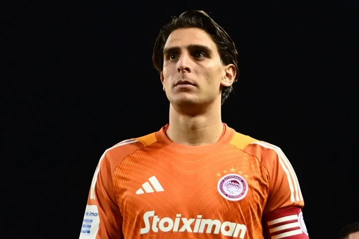 Ολυμπιακός: Συνεχάρη τον Τζολάκη για το ορόσημο των 100 συμμετοχών