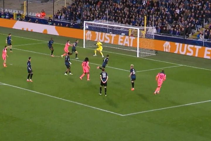 Η ισοφάριση της Μπαρτσελόνα στο 77′ με αυτογκόλ του Τζόλη