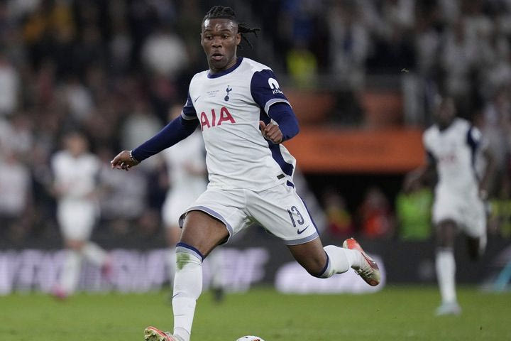 Ο Ντέστινι Ουντότζι είναι ο παίκτης της Premier League που απειλήθηκε με όπλο από γνωστό ατζέντη